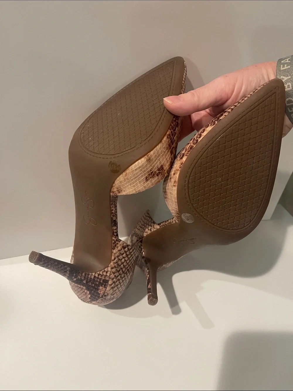 Jessica Simpson 9.5 new Snake-Print Pointed Toe Pumps Beige Brown embossed